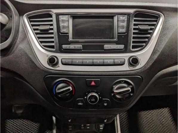 Hyundai Solaris II с пробегом 2017 года, цена 970 000 рублей, 201478 км, седан, Автокод Объявления