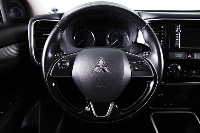Mitsubishi Outlander III Рестайлинг 2 с пробегом 2017 года, цена 1 959 000 рублей, 182000 км, внедорожник, Автокод Объявления