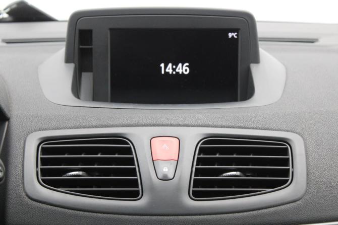 Renault Fluence I Рестайлинг с пробегом 2015 года, цена 900 000 рублей, 77000 км, седан, Автокод Объявления