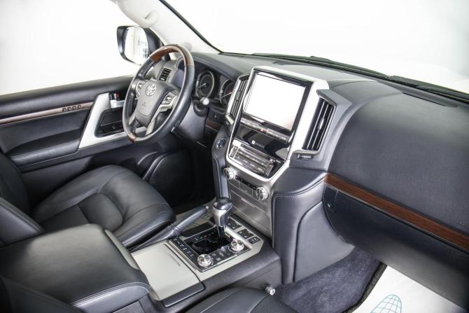 Toyota Land Cruiser 200 Series Рестайлинг 2 с пробегом 2017 года, цена 7 300 000 рублей, 117526 км, внедорожник, Автокод Объявления