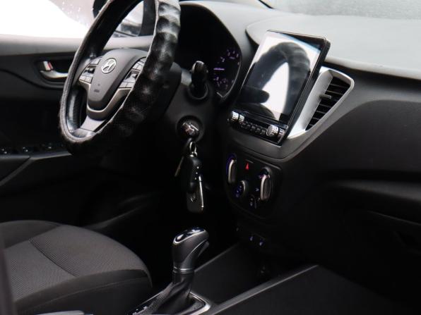 Hyundai Solaris II с пробегом 2017 года, цена 1 200 000 рублей, 155073 км, седан, Автокод Объявления