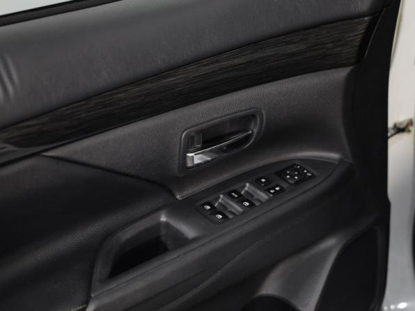 Mitsubishi Outlander III Рестайлинг 2 с пробегом 2015 года, цена 1 849 000 рублей, 142797 км, внедорожник, Автокод Объявления