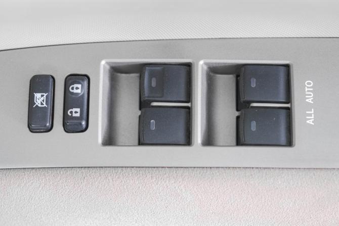 Toyota Estima III Рестайлинг с пробегом 2011 года, цена 659 000 рублей, 203467 км, минивэн, Автокод Объявления