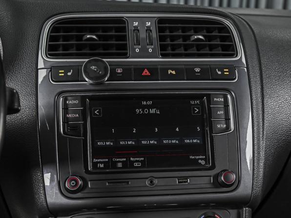Volkswagen Polo V Рестайлинг с пробегом 2018 года, цена 1 228 000 рублей, 158273 км, седан, Автокод Объявления
