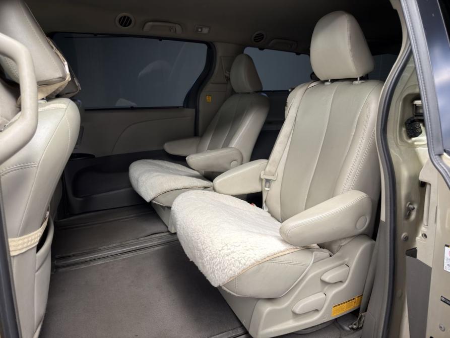 Toyota Sienna III Москва  - изображение 12
