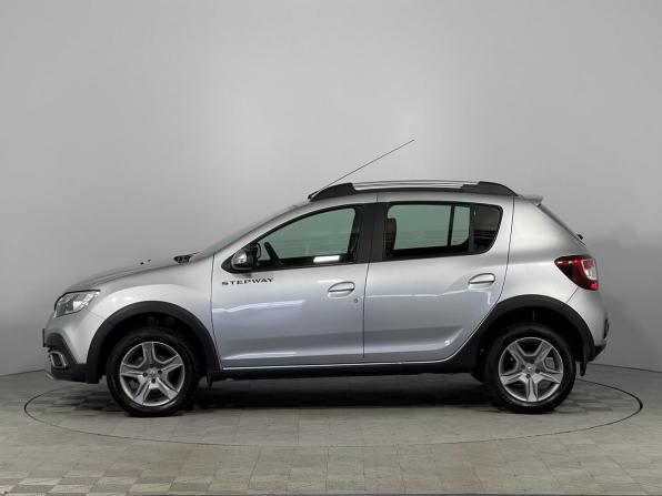 Renault Sandero II Рестайлинг с пробегом 2021 года, цена 1 455 000 рублей, 62870 км, хэтчбек, Автокод Объявления