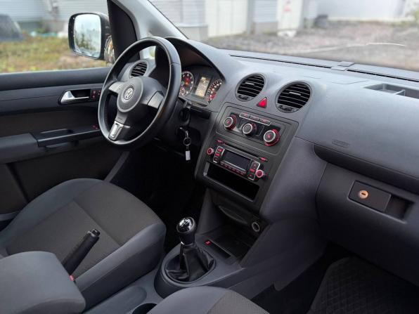 Volkswagen Caddy III Рестайлинг с пробегом 2013 года, цена 710 000 рублей, 273000 км, компактвэн, Автокод Объявления