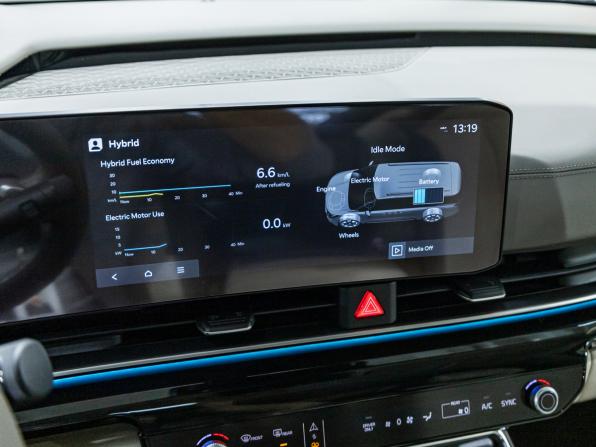 Kia Carnival IV Рестайлинг с пробегом 2024 года, цена 5 899 700 рублей, 32546 км, минивэн, Автокод Объявления