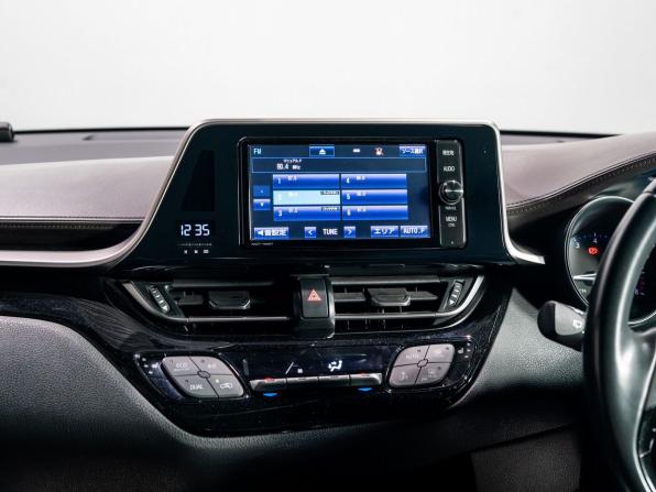 Toyota C-HR I с пробегом 2018 года, цена 1 980 000 рублей, 73562 км, внедорожник, Автокод Объявления