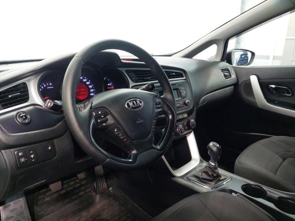 Kia Ceed II Рестайлинг с пробегом 2018 года, цена 1 299 000 рублей, 125115 км, хэтчбек, Автокод Объявления
