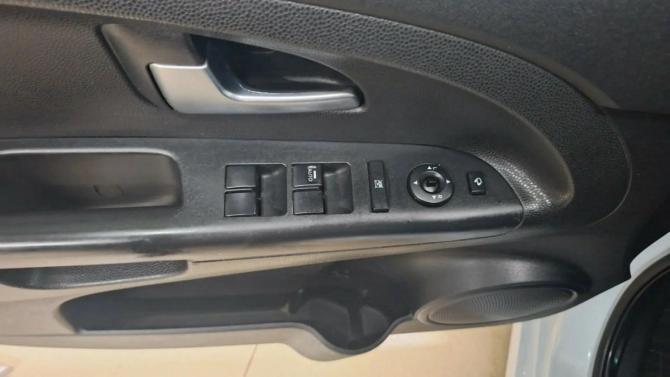 Kia Venga I с пробегом 2013 года, цена 1 038 000 рублей, 80800 км, минивэн, Автокод Объявления