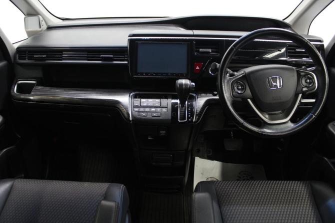 Honda Stepwgn V с пробегом 2015 года, цена 1 750 000 рублей, 82909 км, минивэн, Автокод Объявления