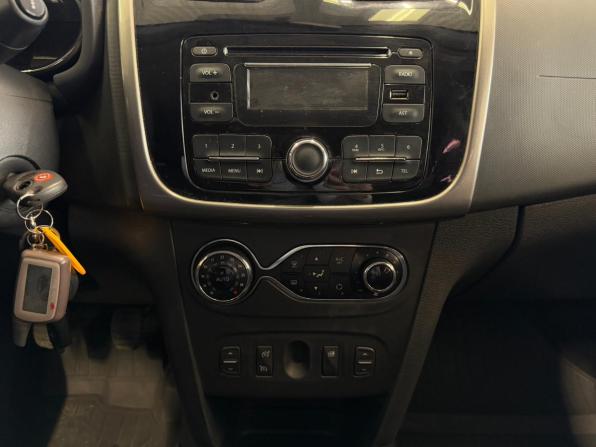 Renault Sandero II с пробегом 2016 года, цена 975 000 рублей, 98000 км, хэтчбек, Автокод Объявления