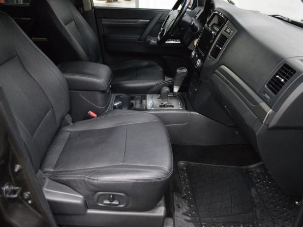 Mitsubishi Pajero IV Рестайлинг 2 с пробегом 2015 года, цена 2 550 000 рублей, 174000 км, внедорожник, Автокод Объявления