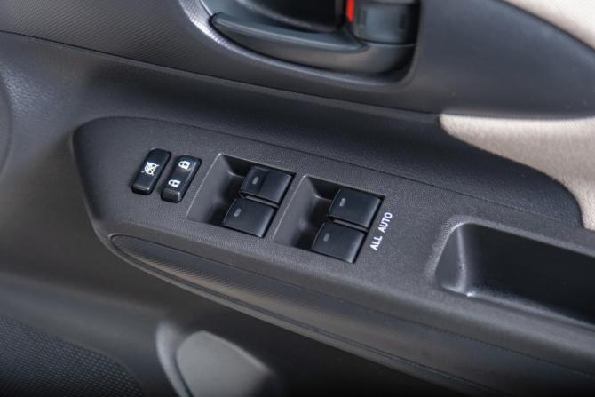 Toyota Wish II Рестайлинг с пробегом 2012 года, цена 1 259 000 рублей, 160000 км, минивэн, Автокод Объявления