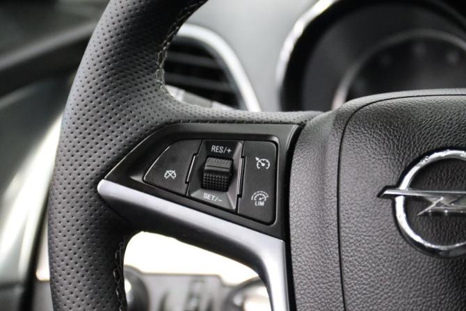 Opel Mokka I с пробегом 2013 года, цена 1 095 950 рублей, 111925 км, внедорожник, Автокод Объявления