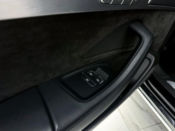 Audi A8 III (D4) Рестайлинг с пробегом 2016 года, цена 2 399 000 рублей, 172000 км, седан, Автокод Объявления
