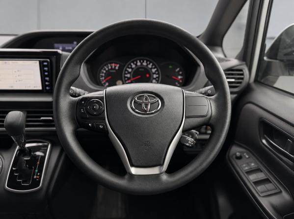 Toyota Noah III (R80) Рестайлинг с пробегом 2021 года, цена 2 699 500 рублей, 77370 км, минивэн, Автокод Объявления