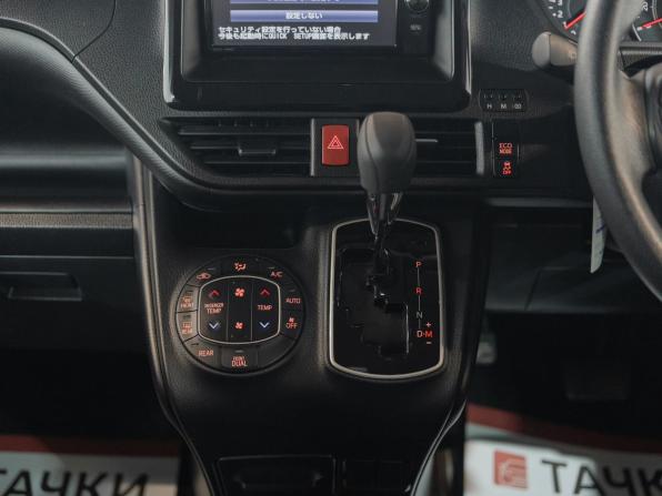 Toyota Noah III (R80) с пробегом 2017 года, цена 2 290 000 рублей, 101511 км, минивэн, Автокод Объявления