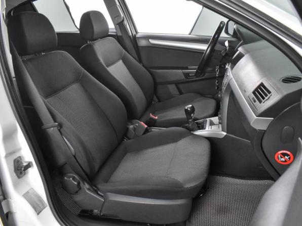 Opel Astra H Рестайлинг с пробегом 2010 года, цена 574 000 рублей, 215605 км, седан, Автокод Объявления