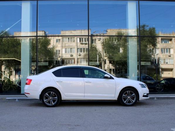 Skoda Octavia III (A7) Рестайлинг с пробегом 2017 года, цена 1 794 000 рублей, 170000 км, лифтбек, Автокод Объявления