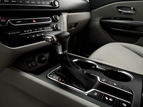 Kia Carnival III с пробегом 2018 года, цена 2 670 000 рублей, 124653 км, минивэн, Автокод Объявления
