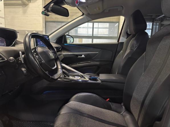 Peugeot 3008 II с пробегом 2017 года, цена 1 599 000 рублей, 162000 км, внедорожник, Автокод Объявления