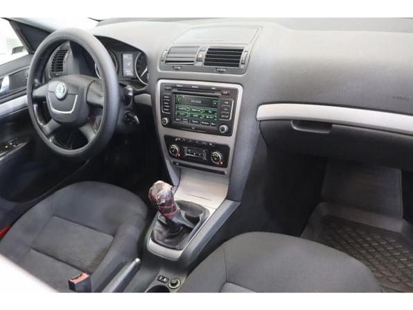 Skoda Octavia II (A5) Рестайлинг с пробегом 2012 года, цена 709 000 рублей, 281000 км, лифтбек, Автокод Объявления