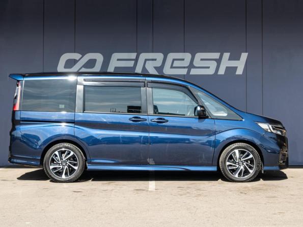 Honda Stepwgn V Рестайлинг с пробегом 2018 года, цена 2 630 000 рублей, 111081 км, минивэн, Автокод Объявления