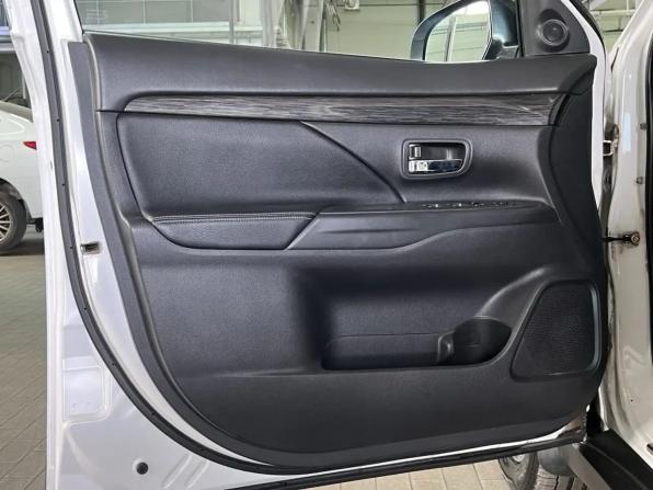 Mitsubishi Outlander III Рестайлинг 2 с пробегом 2016 года, цена 1 860 000 рублей, 113117 км, внедорожник, Автокод Объявления