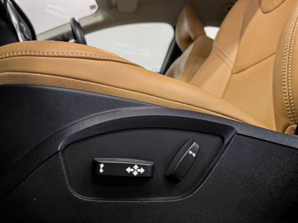 Volvo V40 II Рестайлинг с пробегом 2019 года, цена 1 600 000 рублей, 15000 км, хэтчбек, Автокод Объявления