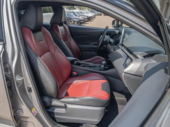 Toyota C-HR I с пробегом 2019 года, цена 2 400 000 рублей, 117932 км, внедорожник, Автокод Объявления