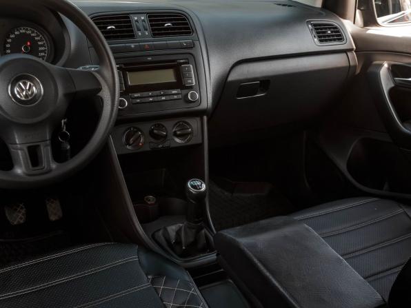 Volkswagen Polo V с пробегом 2011 года, цена 650 000 рублей, 242306 км, седан, Автокод Объявления