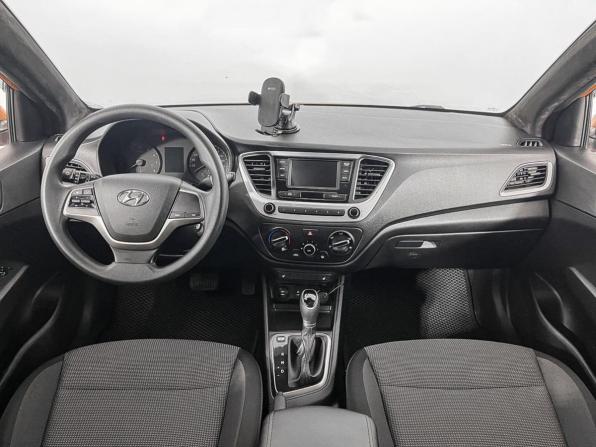 Hyundai Solaris II с пробегом 2018 года, цена 899 000 рублей, 124518 км, седан, Автокод Объявления
