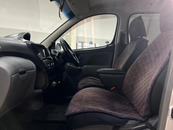 Toyota FunCargo с пробегом 2001 года, цена 459 000 рублей, 300000 км, минивэн, Автокод Объявления