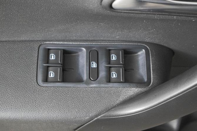 Volkswagen Polo V Рестайлинг с пробегом 2017 года, цена 949 000 рублей, 314000 км, седан, Автокод Объявления