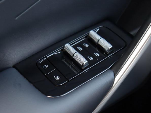 Geely Atlas II с пробегом 2024 года, цена 2 800 000 рублей, 45184 км, внедорожник, Автокод Объявления