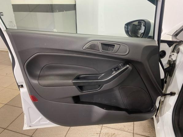 Ford Fiesta Mk6 Рестайлинг с пробегом 2017 года, цена 599 000 рублей, 236000 км, седан, Автокод Объявления