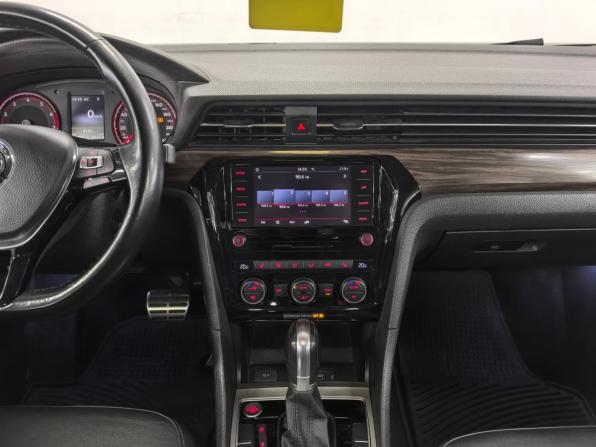 Volkswagen Passat (North America and China) II (NA Market) с пробегом 2019 года, цена 2 090 000 рублей, 77000 км, седан, Автокод Объявления