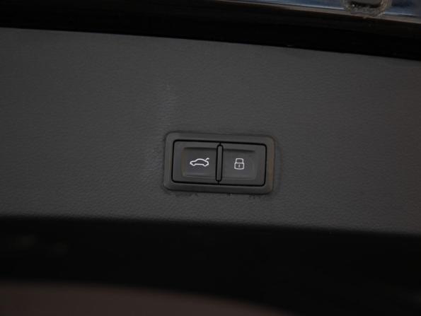 Audi A6 allroad III (C7) Рестайлинг с пробегом 2018 года, цена 2 399 000 рублей, 260510 км, универсал, Автокод Объявления