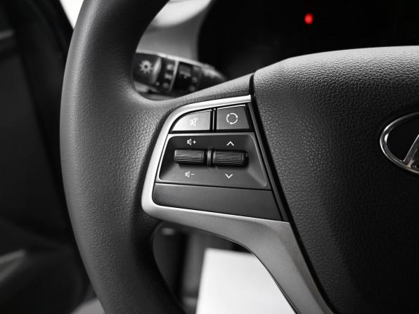 Hyundai Solaris II с пробегом 2018 года, цена 1 345 000 рублей, 137919 км, седан, Автокод Объявления