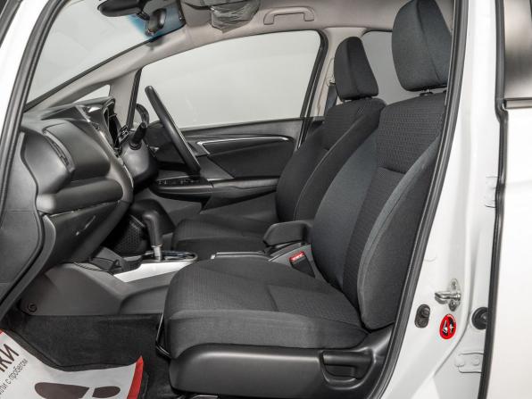 Honda Fit III Рестайлинг с пробегом 2018 года, цена 1 325 000 рублей, 46651 км, хэтчбек, Автокод Объявления