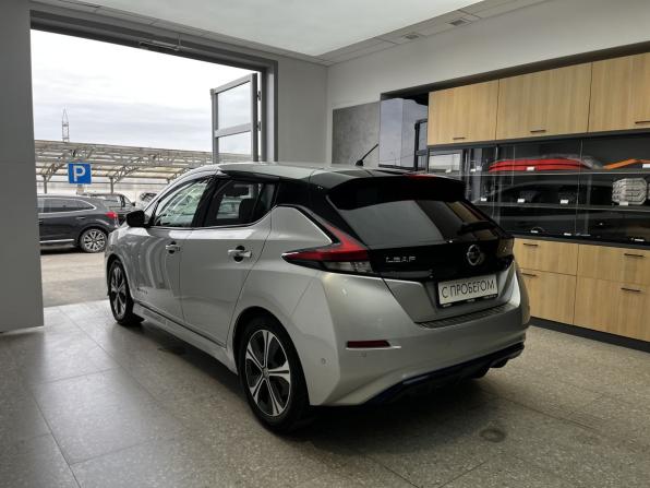 Nissan Leaf II (ZE1) с пробегом 2018 года, цена 1 340 000 рублей, 125000 км, хэтчбек, Автокод Объявления