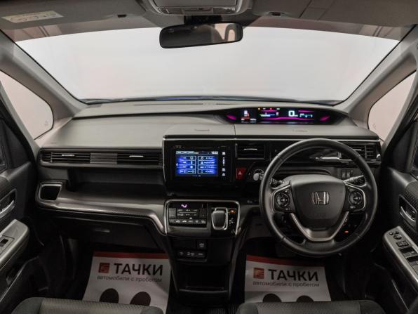 Honda Stepwgn V Рестайлинг с пробегом 2017 года, цена 2 400 000 рублей, 193000 км, минивэн, Автокод Объявления