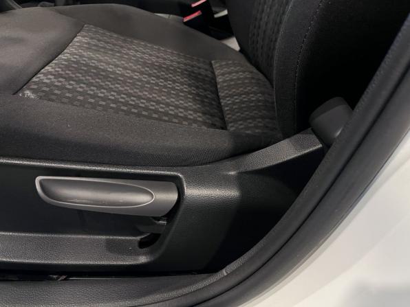 Volkswagen Polo V Рестайлинг с пробегом 2019 года, цена 1 375 000 рублей, 77302 км, седан, Автокод Объявления
