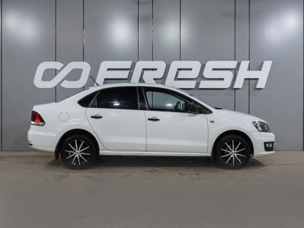 Volkswagen Polo V Рестайлинг с пробегом 2015 года, цена 979 000 рублей, 112868 км, седан, Автокод Объявления