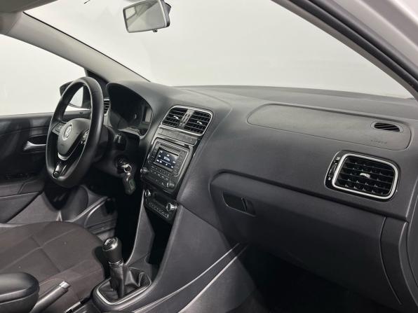 Volkswagen Polo V Рестайлинг с пробегом 2017 года, цена 1 050 000 рублей, 100656 км, седан, Автокод Объявления