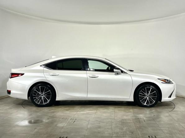 Lexus ES VII Рестайлинг с пробегом 2022 года, цена 4 600 000 рублей, 62220 км, седан, Автокод Объявления