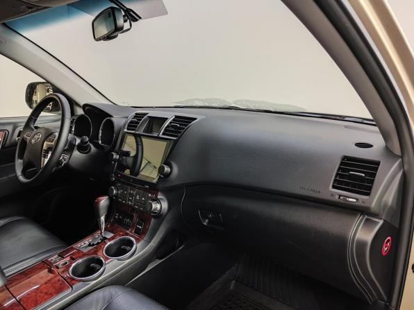 Toyota Highlander II (XU40) Рестайлинг с пробегом 2012 года, цена 2 100 000 рублей, 226505 км, внедорожник, Автокод Объявления