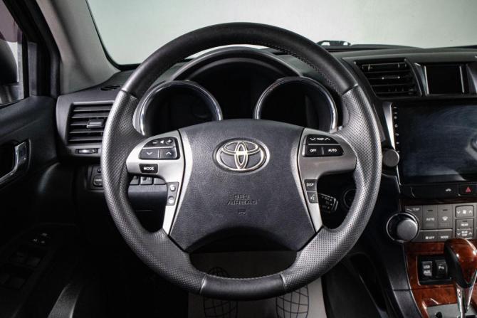 Toyota Highlander II (XU40) Рестайлинг с пробегом 2012 года, цена 2 199 000 рублей, 319652 км, внедорожник, Автокод Объявления